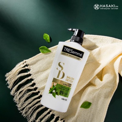 Dầu Xả TRESemmé Salon Detox Giúp Tóc Chắc Khỏe 620g Salon Detox Conditioner
