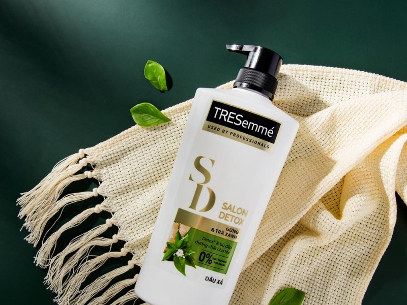 Dầu Xả TRESemmé Salon Detox Giúp Tóc Chắc Khỏe 620g Salon Detox Conditioner
